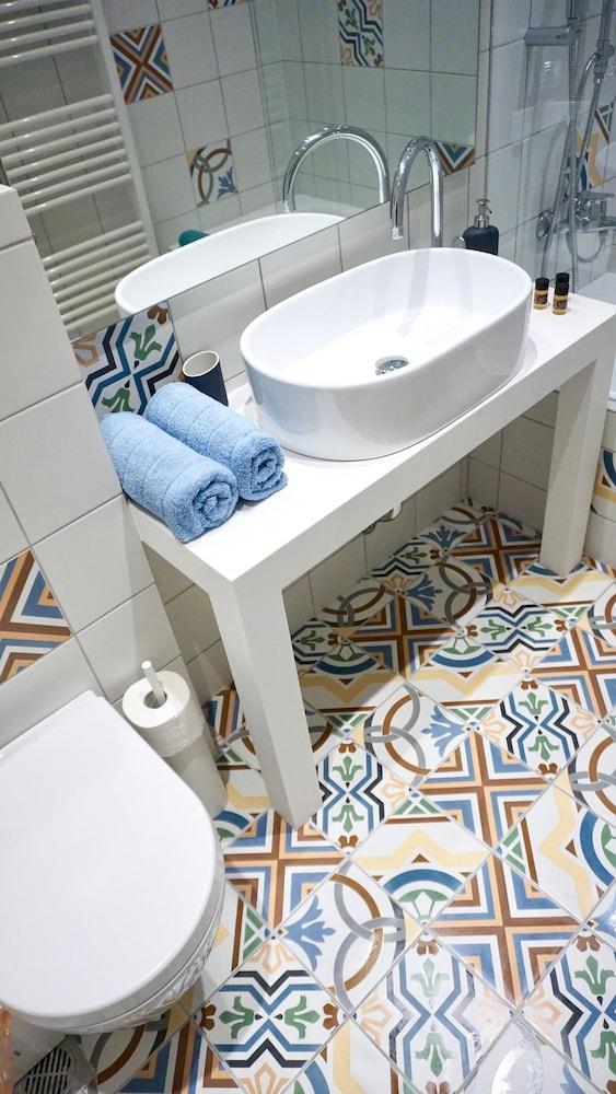 Modern & Central Apt In Athena Bagian luar foto