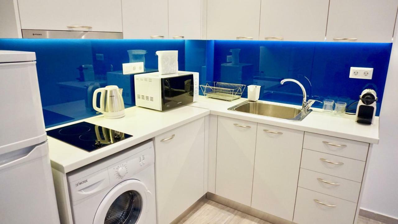 Modern & Central Apt In Athena Bagian luar foto