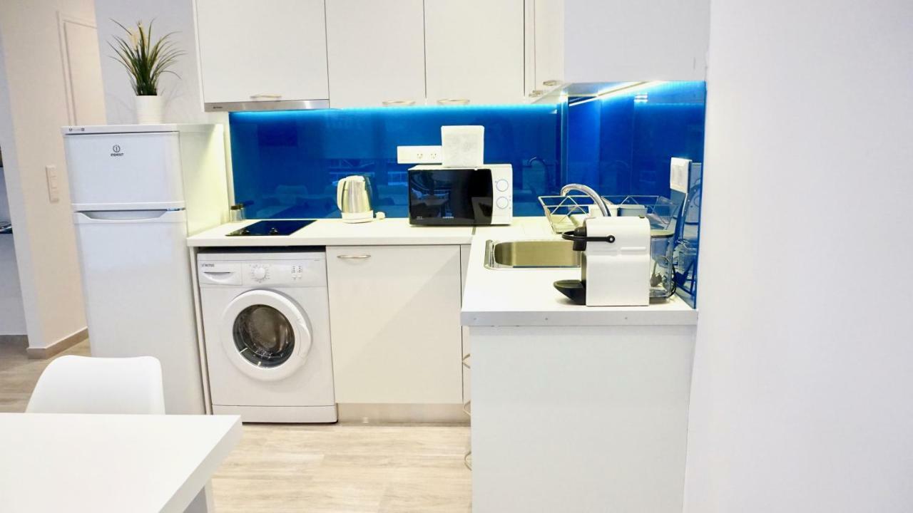Modern & Central Apt In Athena Bagian luar foto