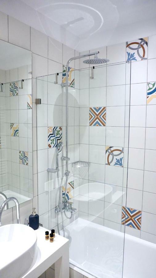 Modern & Central Apt In Athena Bagian luar foto