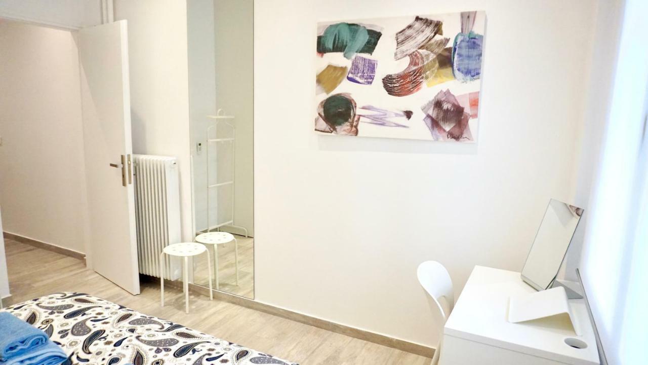 Modern & Central Apt In Athena Bagian luar foto
