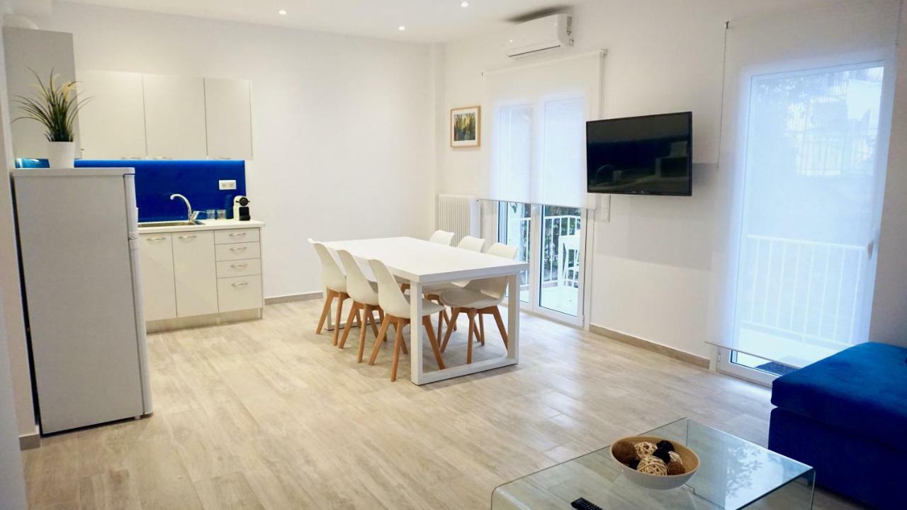 Modern & Central Apt In Athena Bagian luar foto